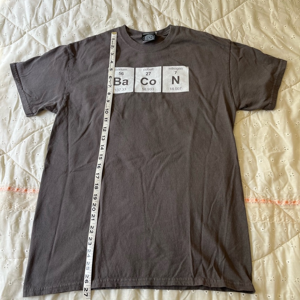 Men’s Gray Short Sleeve Tee with Periodic Table Bacon Design Size Medium